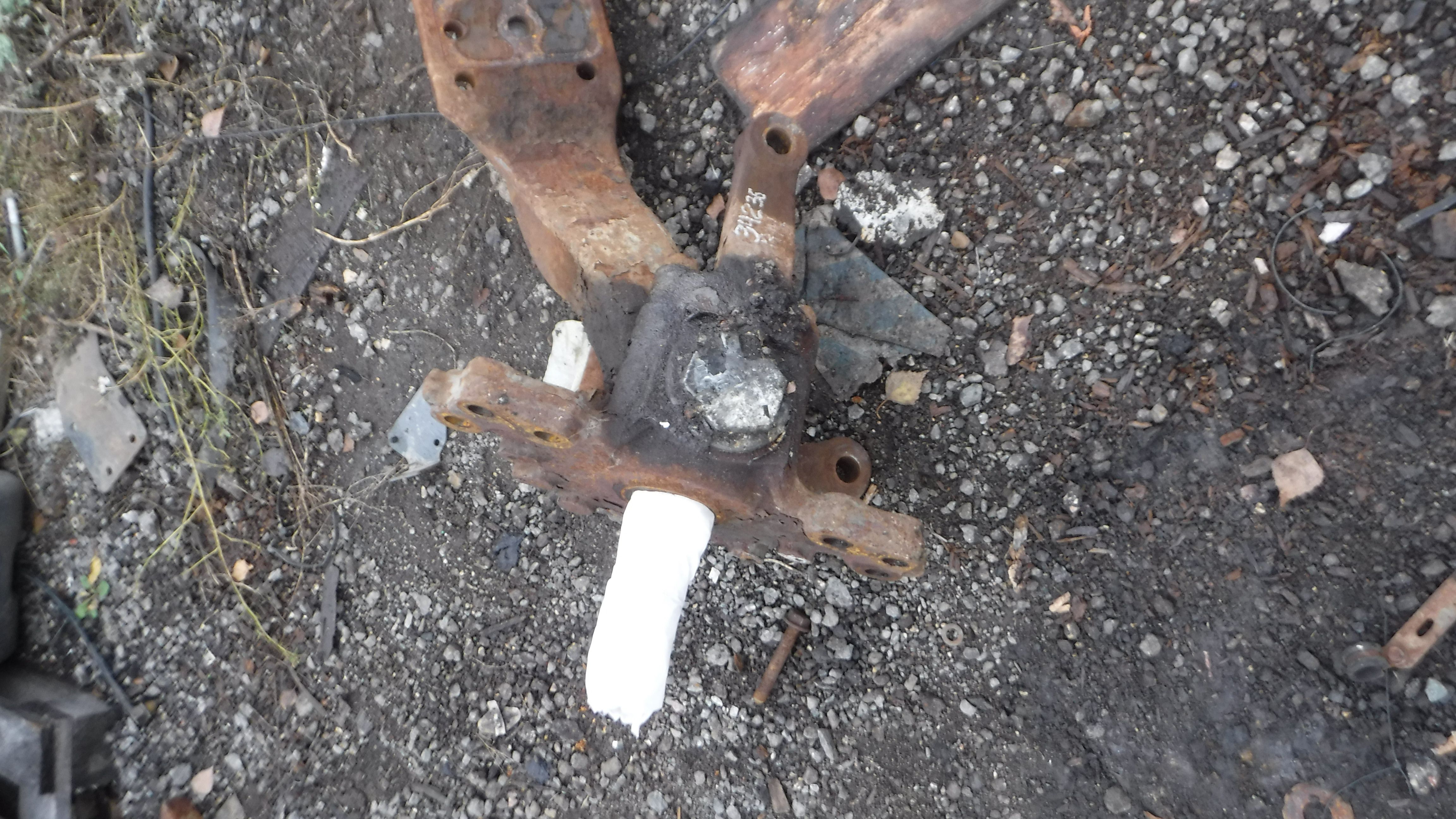 Цапфа кулак поворотный левый 7420556298  под 58 подшипник под дисковые тормоза Renault Magnum DXI12 2005